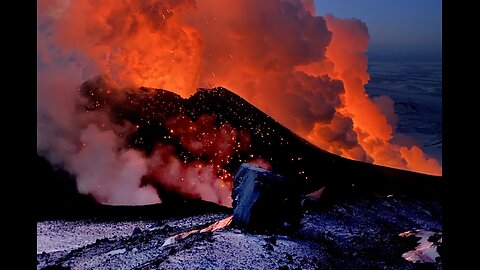 Fascinating footage of a volcanic eruption in Kamchatka