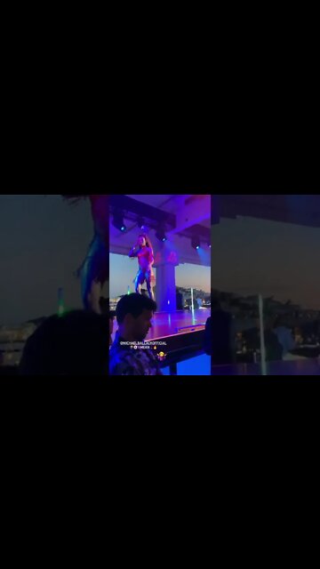 This is actually a normal thing that happens in strip clubs 😂😂😂