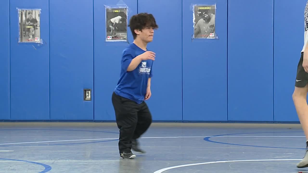 Olathe West wrestler uses size to his advantage, will compete at state championship meet