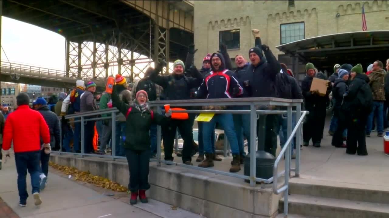 Short lines for Black Friday at Bayshore, but hundreds show up at Lakefront Brewery