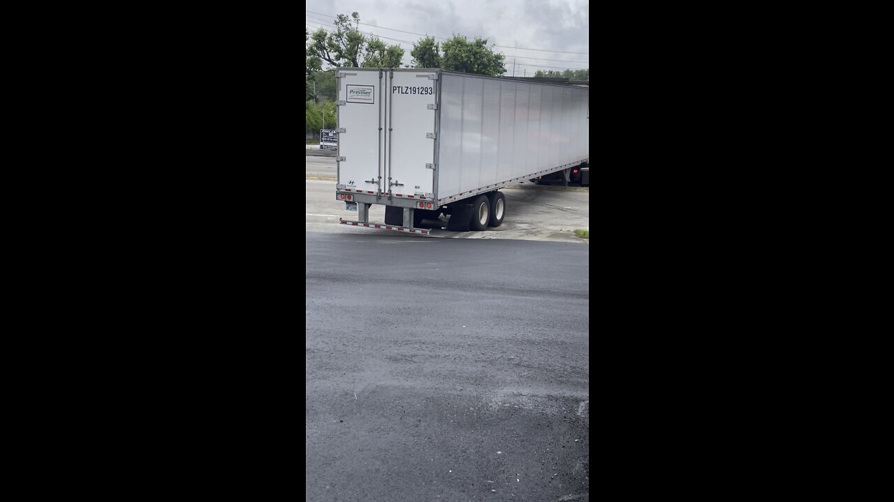 18 Wheeler 🚛 Gets Stuck On Drop off load At Work