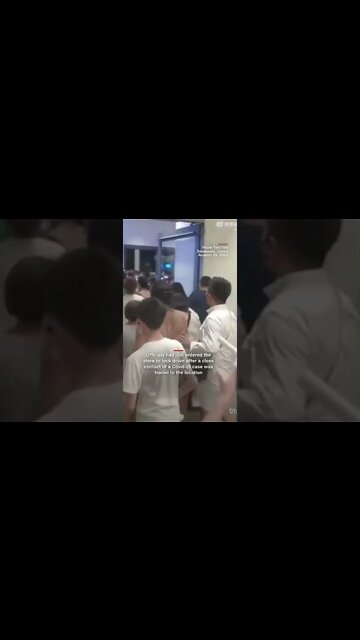 Customers can be seen running out of a #IKEA store in #Shanghai before it was closed due to #Covid