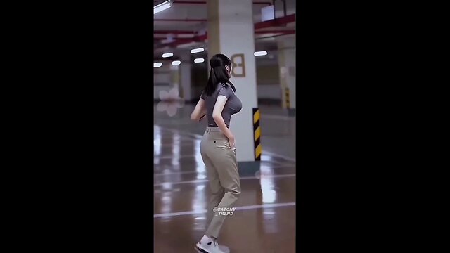 Chinese girl street style fashion #chinesefashion #shortsvideo