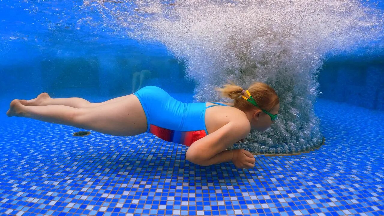 Underwater Bubble Machine in Big Blue Pool