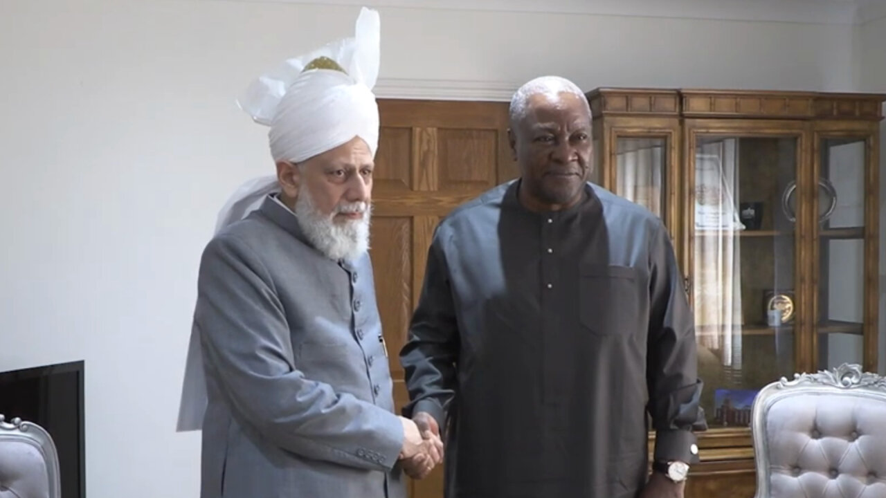 The former president of Ghana shares his thoughts on meeting Beloved Huzoor?