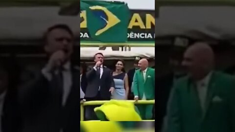 Bolsonaro beija Michele!!!