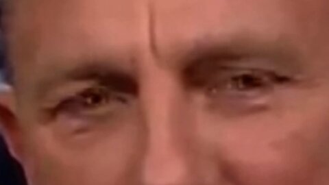 Reptillian eyes - Daniel Craig