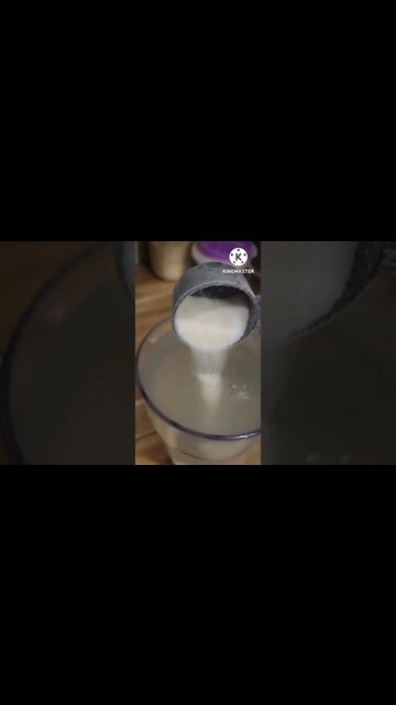 Kodie makes lemonade