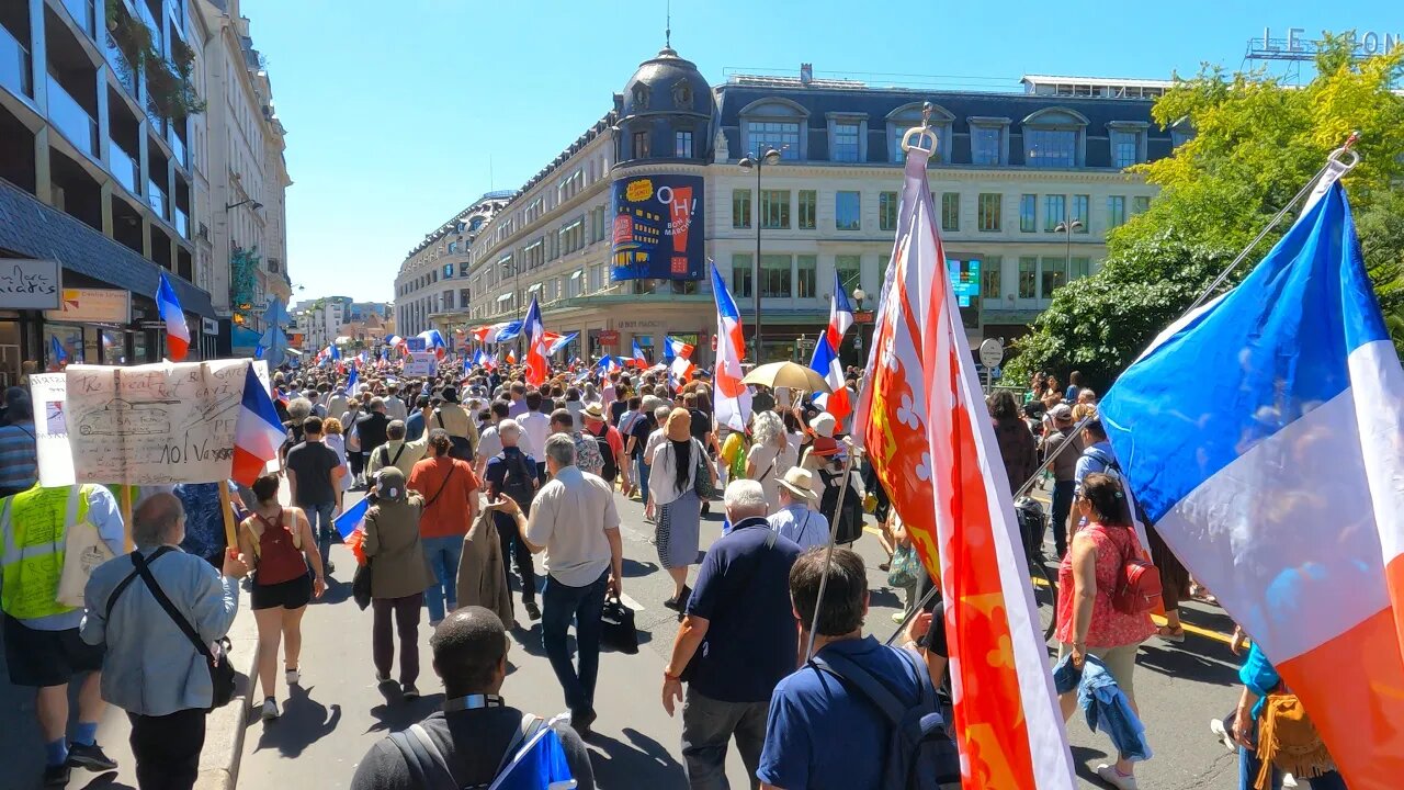 Marche nationale pour les libertés place du Palais Royal à Paris le 02-07-2022 - Vidéo 9