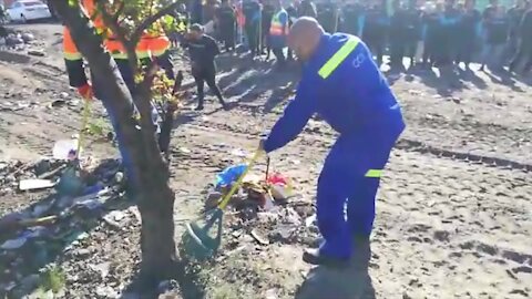 SOUTH AFRICA - Cape Town - Mayor’s clean-up campaign (Video) (7EY)