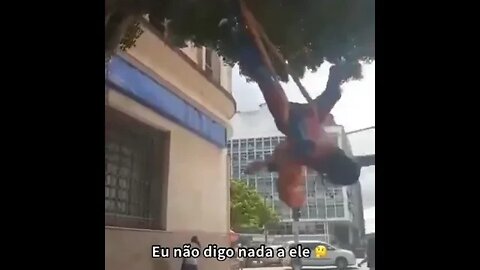 [ VIRAL ] HOMEM ARANHA BRASILEIRO NO SINAL [ MEMES ]