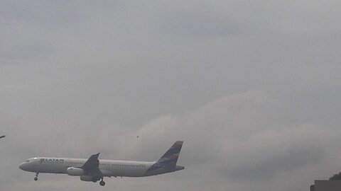 Airbus A321 PT-MXB na aproximação final antes de pousar em Manaus vindo de Brasília