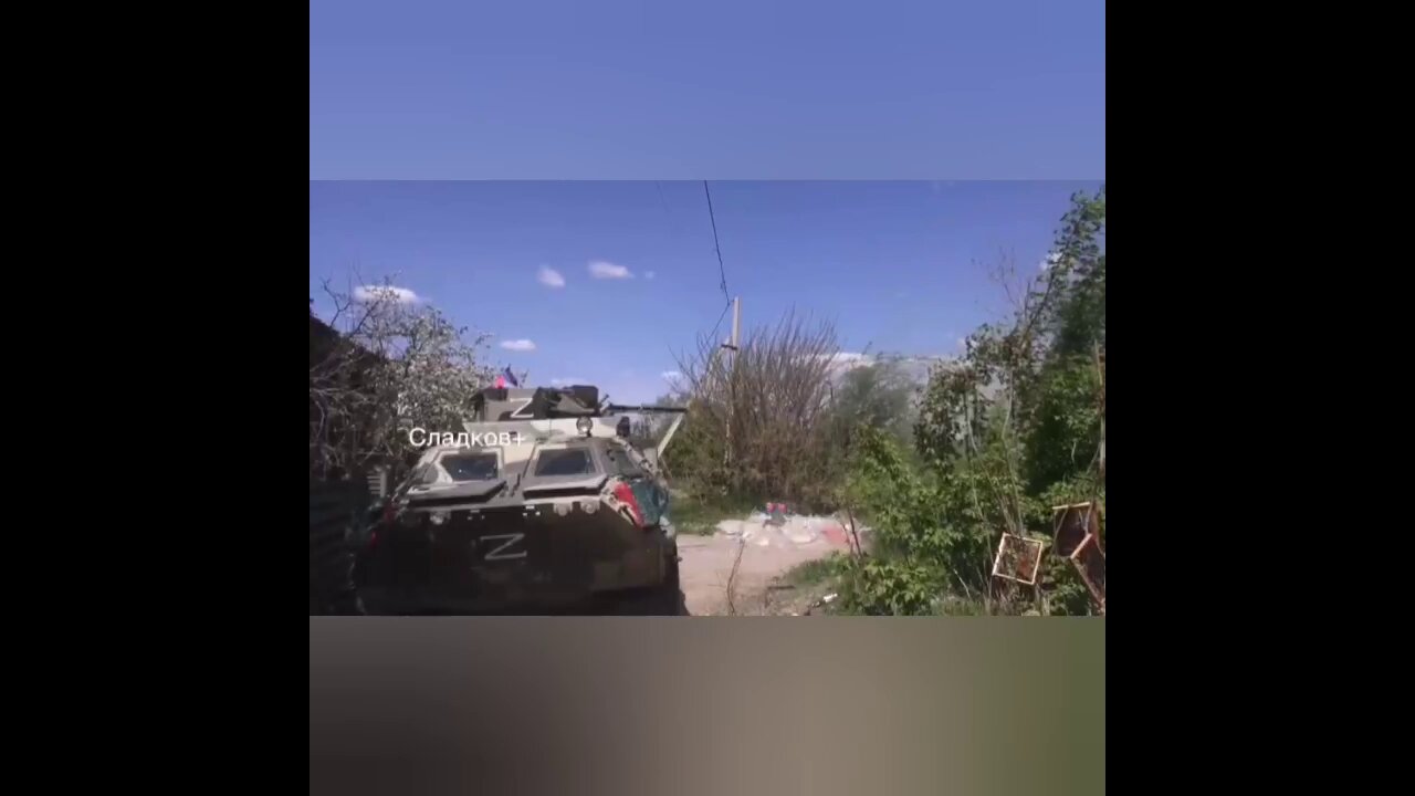 Captured Ukrainian BTR-4 fires on the territory of Azovstal