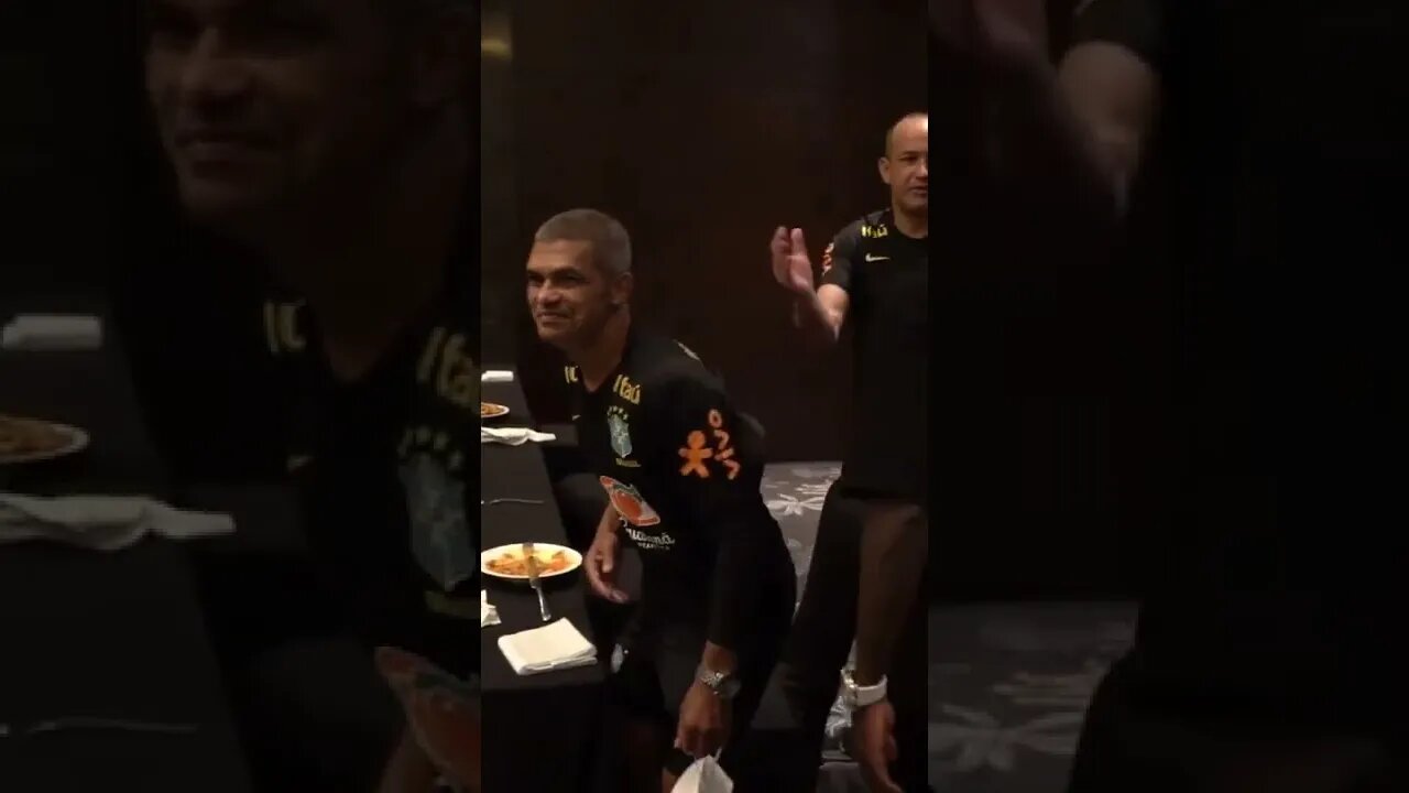 RECEPÇÃO AO DONO DO GOL NA FINAL DA CHAMPIONS! 😎 Será que tá com moral?