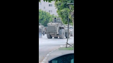 لحظة تفجير عبوة ناسفة قرب آليات الاحتلال خلال مرورها من أمام مخيم طولكرم