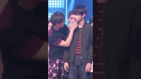 every one shocked😳with Jin makeup skills 😂🤣 -Jin as taetae makeup artist 😂