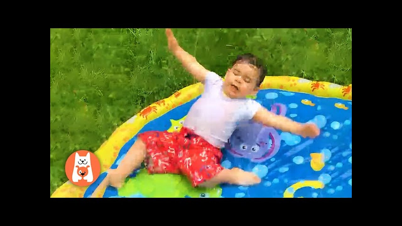 Los Bebés Tienen Problemas a la Hora de Jugar con el Agua #3 | Video de risa