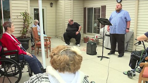 Bucks national anthem singer makes a surprise visit to Menasha