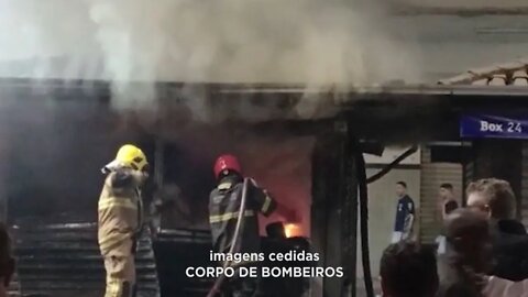 Caratinga: Incêndio destrói 4 boxes do Camelódromo.