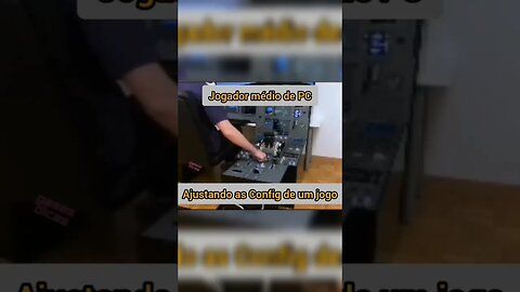 JOGADOR MÉDIO DE PC AJUSTANDO AS CONFIG DE UM JOGO #youtubegaming #memegaming #short #gaming #gamer