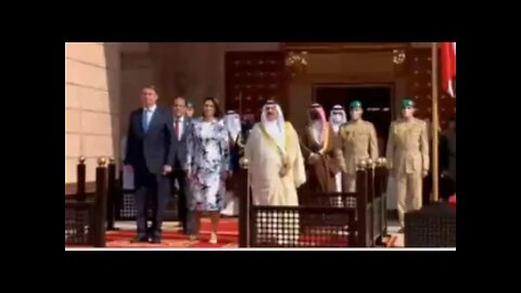 No Bahrein, Bolsonaro é recebido com honras de grande estadista e faz discurso de impacto