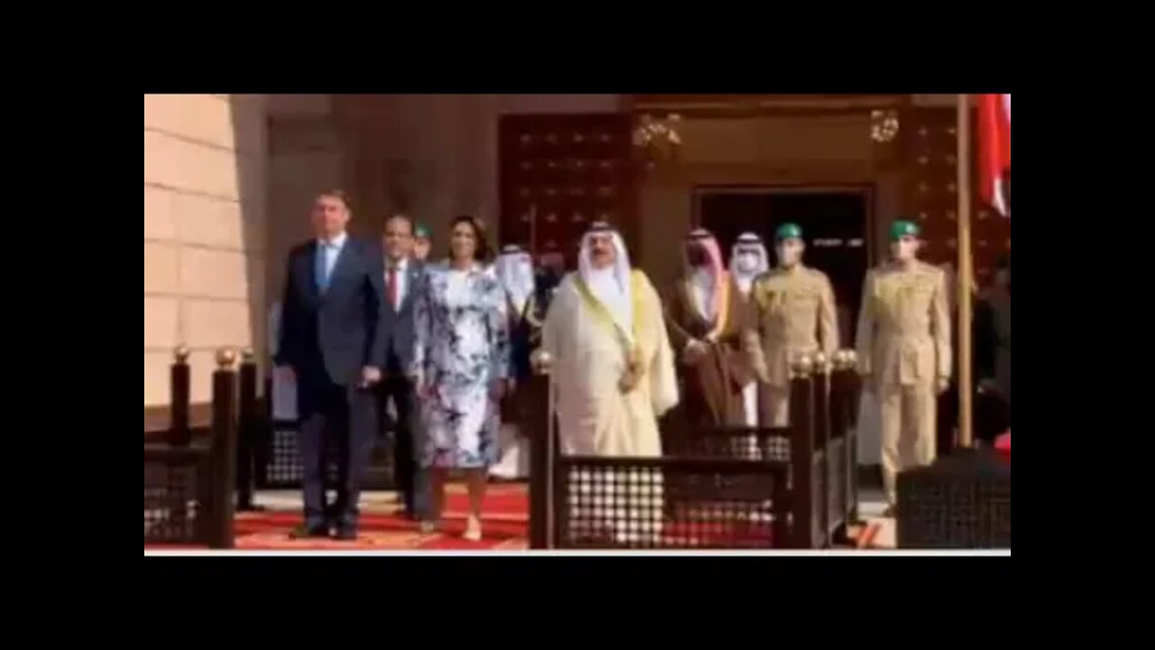 No Bahrein, Bolsonaro é recebido com honras de grande estadista e faz discurso de impacto