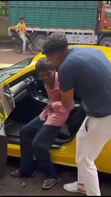 You Won’t Believe What Happened When He Caught a Stranger Taking Pics by His Car! 😲🚗