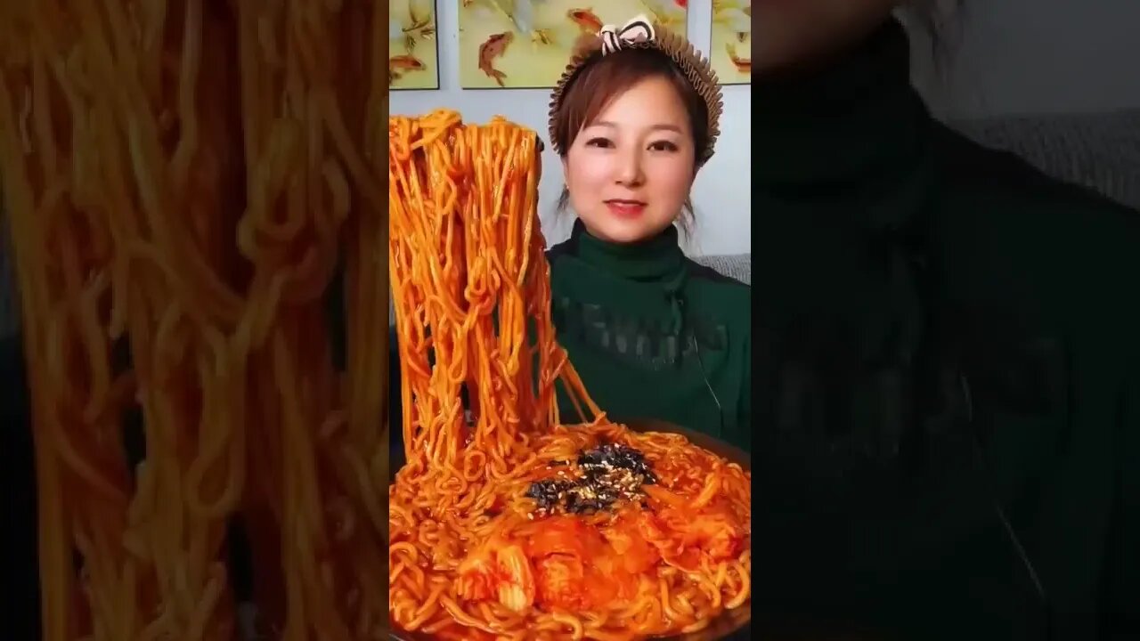 ASMR-RELAXING 25 chinese eating show Egg noodles and chili sauce