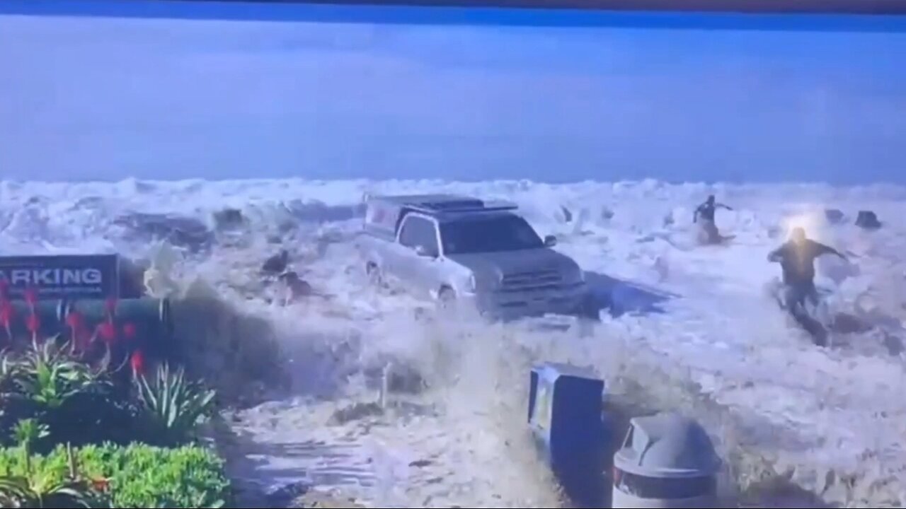 Devastating California Waves Sends People Running, Flooding Towns