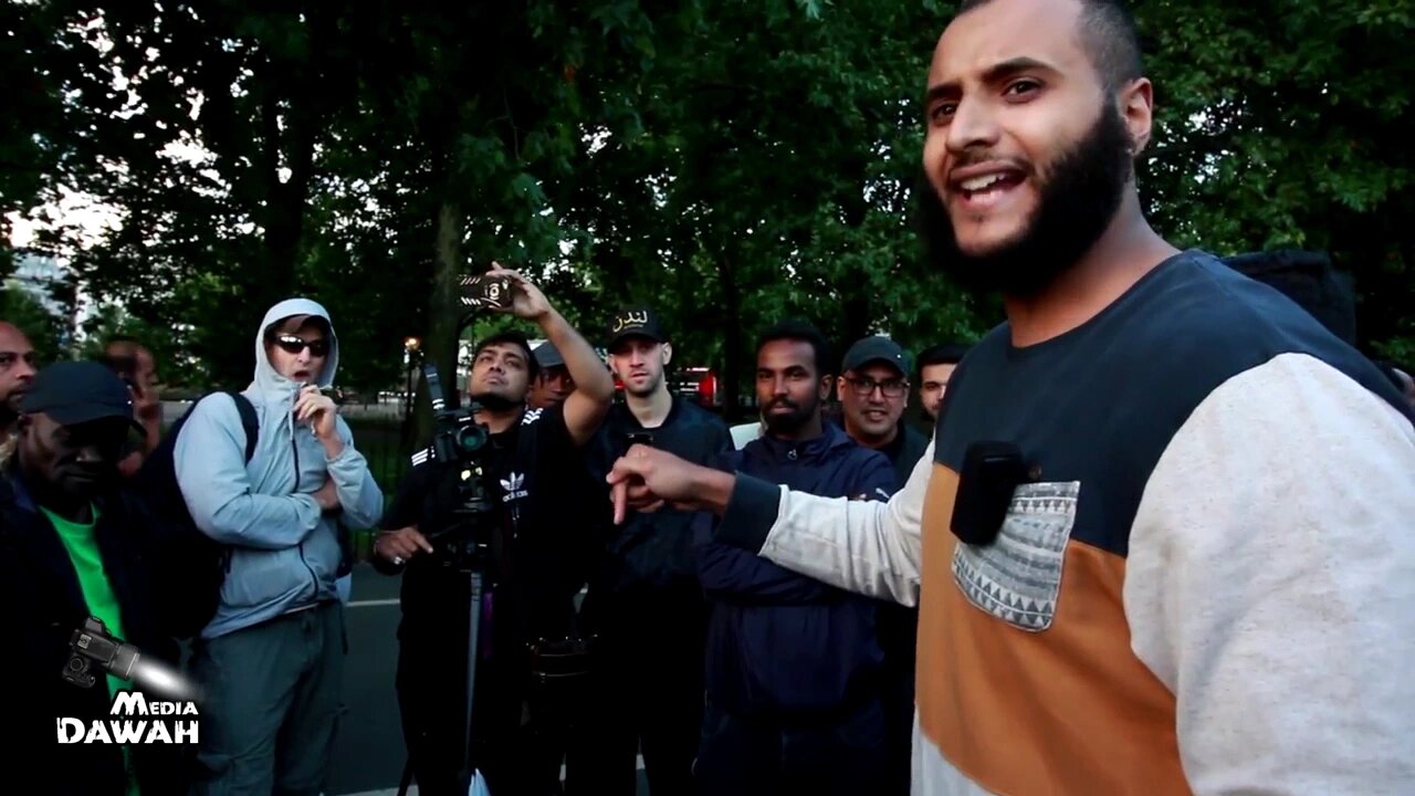 583-FEROCIOUS ATHEIST ERUPTS AT MUSLIM.