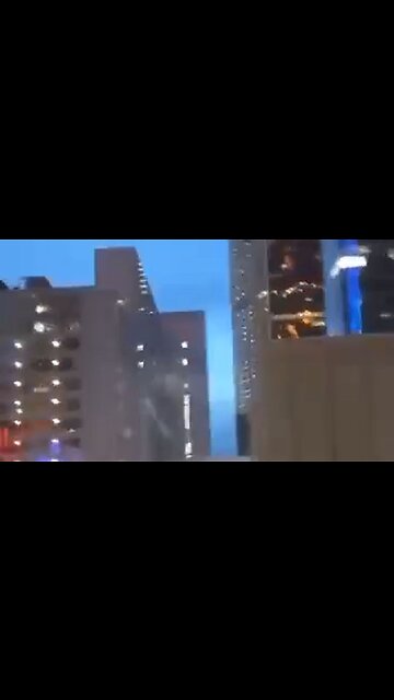 Exkluzivní záběry úderu ukrajinského dronu na budovu Moskevského obchodního centra