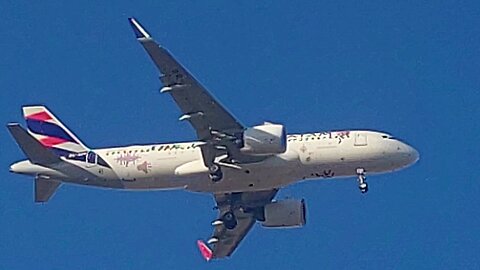 Boeing 737-800 PR-GUR e Airbus A320NEO PR-XBK ambos vindo de Brasília para Fortaleza