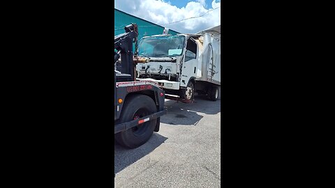 wrecked box truck tow