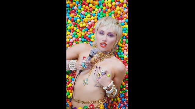 Miley_Cyrus_-_Midnight_Sky_(Official_Video)(1080p)