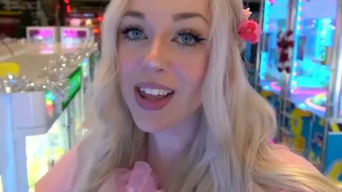 SMALLEST CLAW MACHINES EVER! Worlds Smallest TINY Arcade WINS!-@Lyssy Noel *Reuploaded*