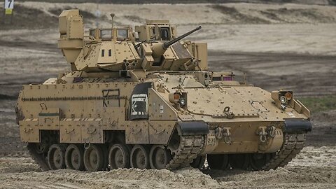 Tropas de la OTAN/Ucrania desembarcan en un Bradley BMP son alcanzadas por artilleria