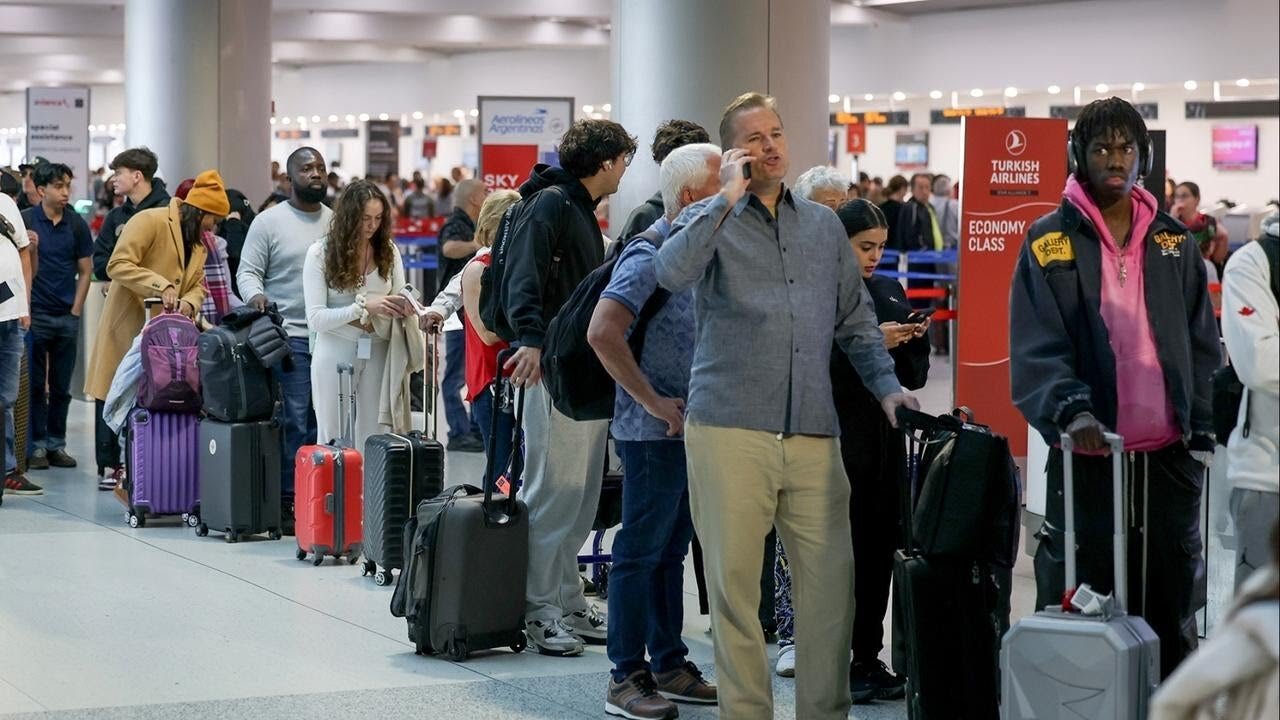 Holiday travel rush underway across U.S.