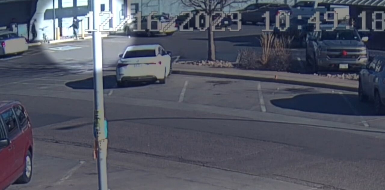 HILARIOUS. Thiefs Arrested After Getaway Vehicle Stolen