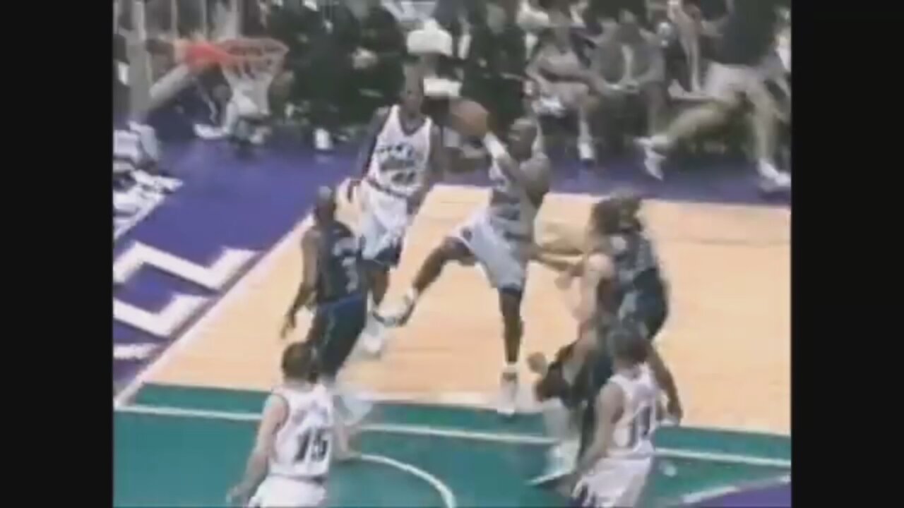 Karl Malone 23 Points 7 Ast Vs. Mavericks, 2002-03.