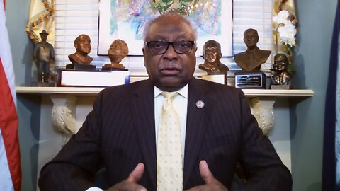 Rep. Jim Clyburn steps aside as Speaker Pelosi steps down