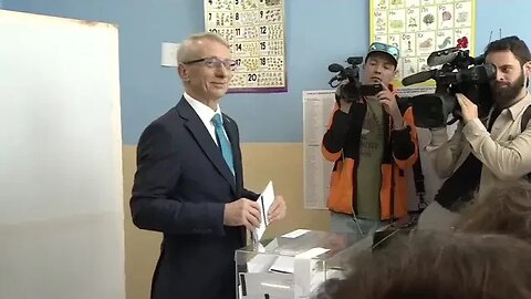 Гласува премиерът Николай Денков