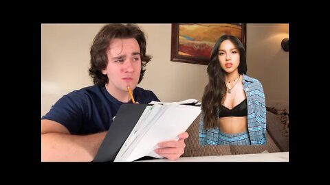 Olivia Rodrigo rates the magic trick.🤔IB:JGGLS
