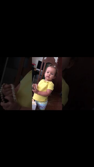 MELISSA GANHA CELULAR DE BRINQUEDO !! MELISSA WINS TOY CELL PHONE !! AMAZING CUTE VIDEO NICE BABY