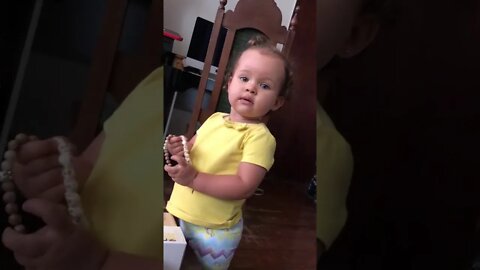 MELISSA GANHA CELULAR DE BRINQUEDO !! MELISSA WINS TOY CELL PHONE !! AMAZING CUTE VIDEO NICE BABY