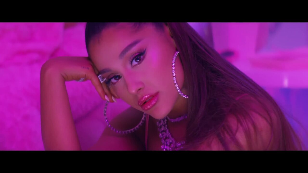 Ariana Grande - 7 rings (Official Video)