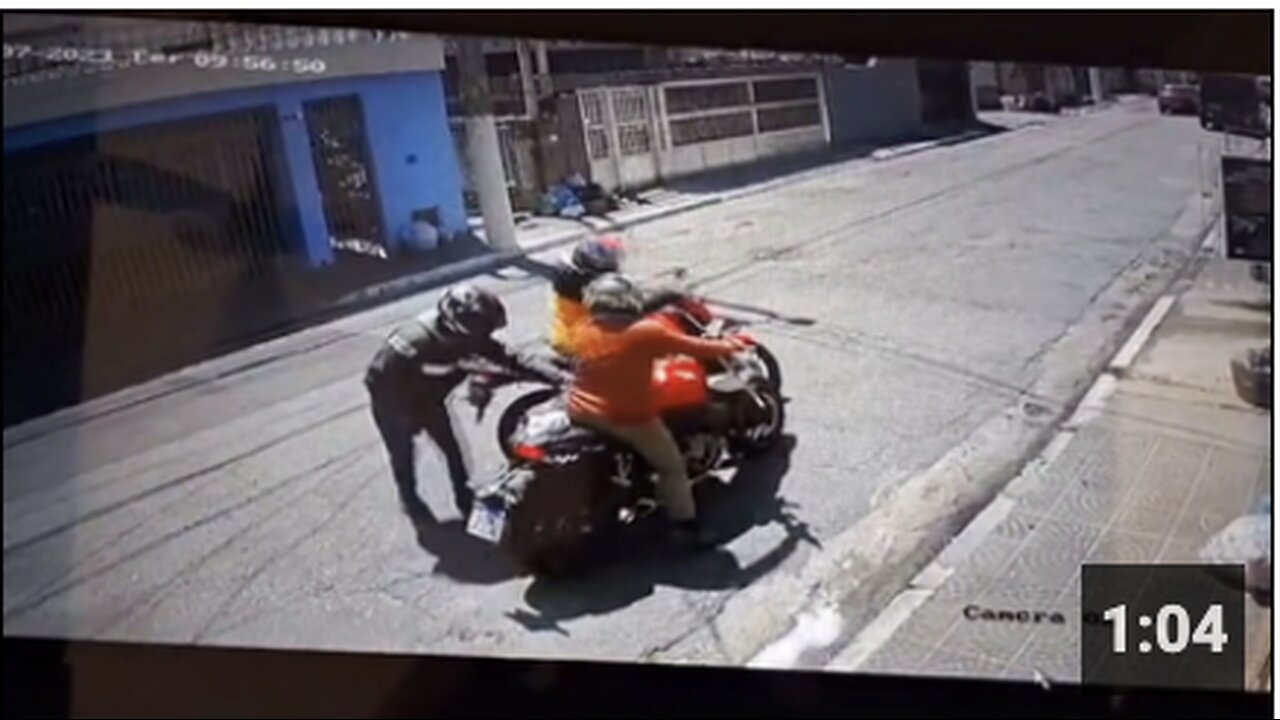 Brazil 🇧🇷 17-year-old died after suffering a sudden illness during a motorcycle robbery 🥴