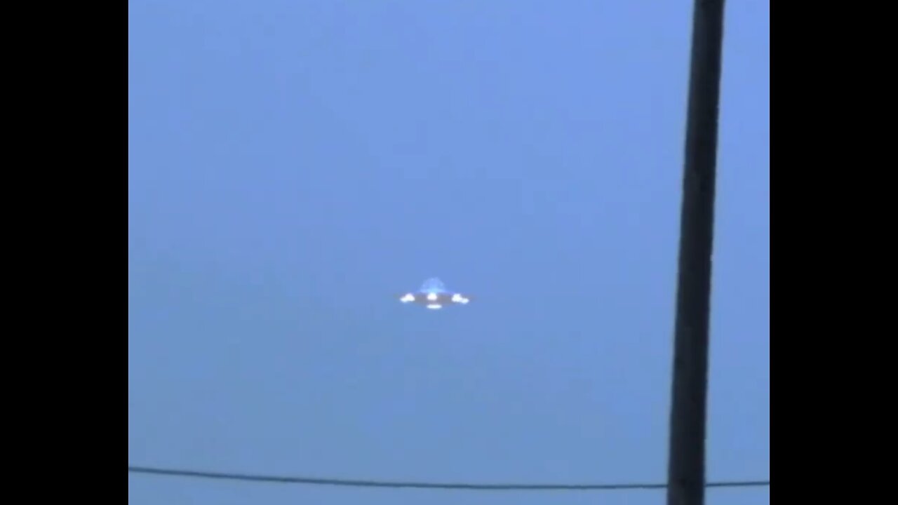 UFO with GLASS DOME on the top?!?!?! Or, is that a PLASMA SHIELD of some sort??