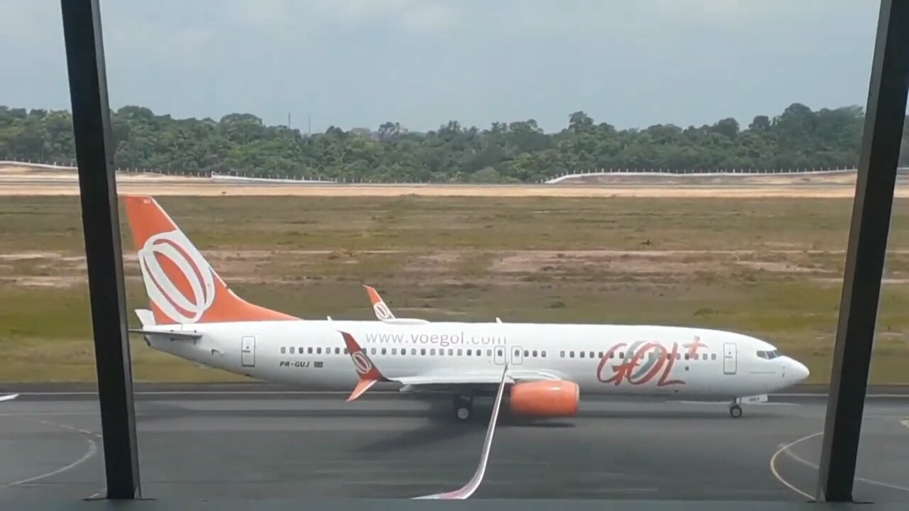 Três anos atrás, no Aeroporto Internacional de Manaus...