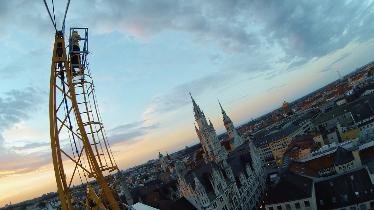 WINDY Crane Climb in Munich *RAW*