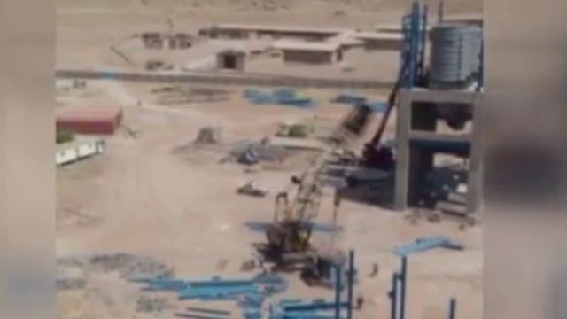 Onlooker films Andimeshk crane collapse